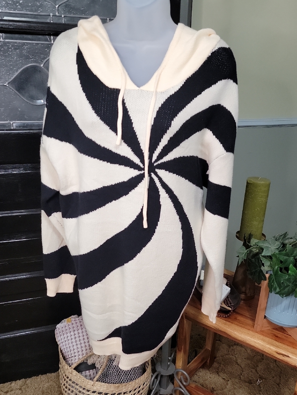#93 Miss Sparkling Black and Cream Hooded Sweater Dress Thick Soft Woman Size S